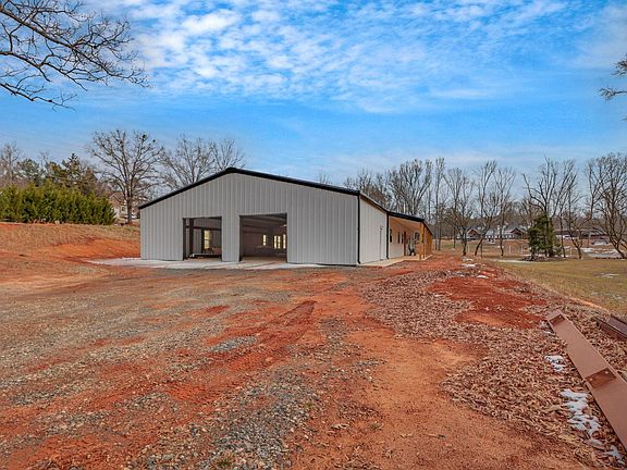 5th image of 536 Old Mill Rd