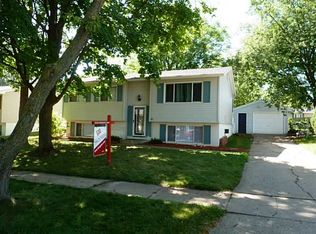 2954 5th St, Marion, IA 52302