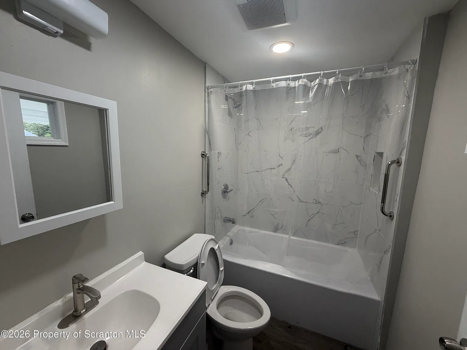 2 bed, 1.0 bath, 950 sqft, $1,300 — Photo 3