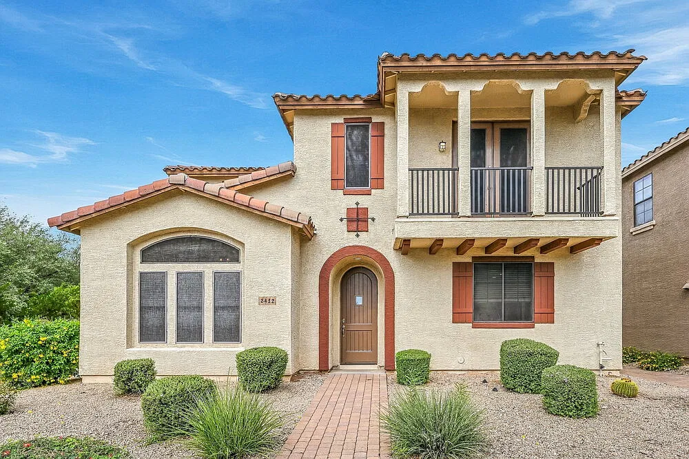 3 bed, 2.5 bath, 1971 sqft, $2,230 — Photo 1
