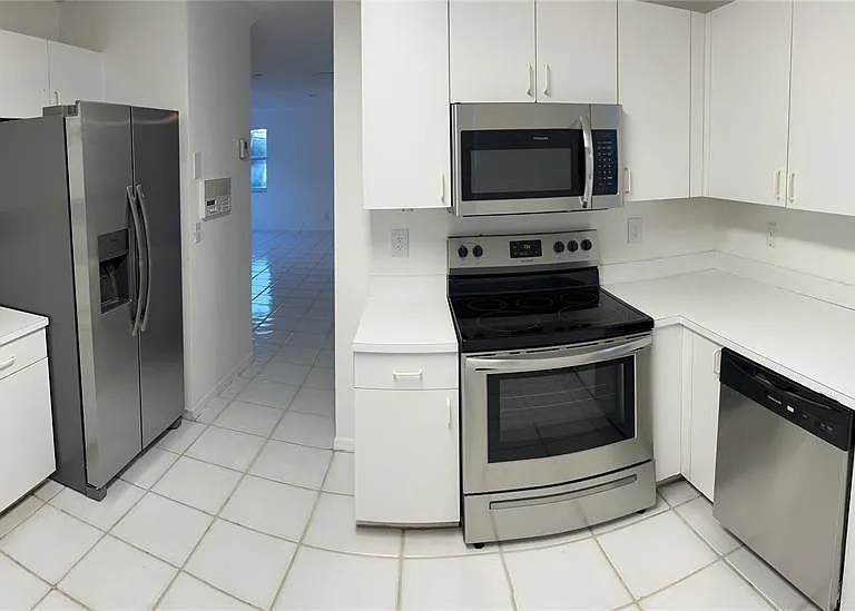 3165 Vista Del Mar — Photo 2