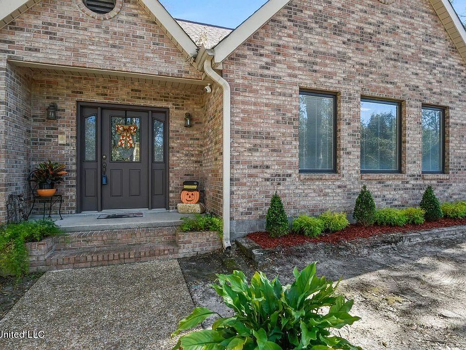 1st image of 364 Fairview Dr