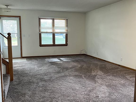 3rd image of 905 Deer Run APT 1