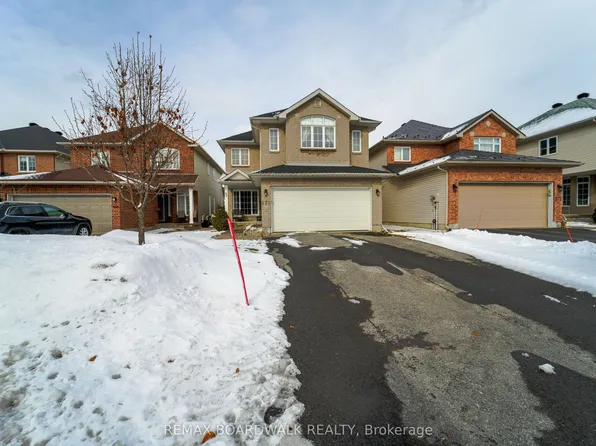 170 Bridlewood Dr, Ottawa, ON K2M 2M4