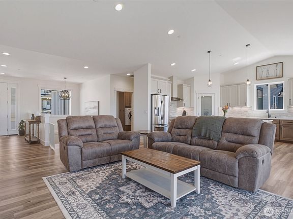 5th image of 3018 N Breckenridge Drive