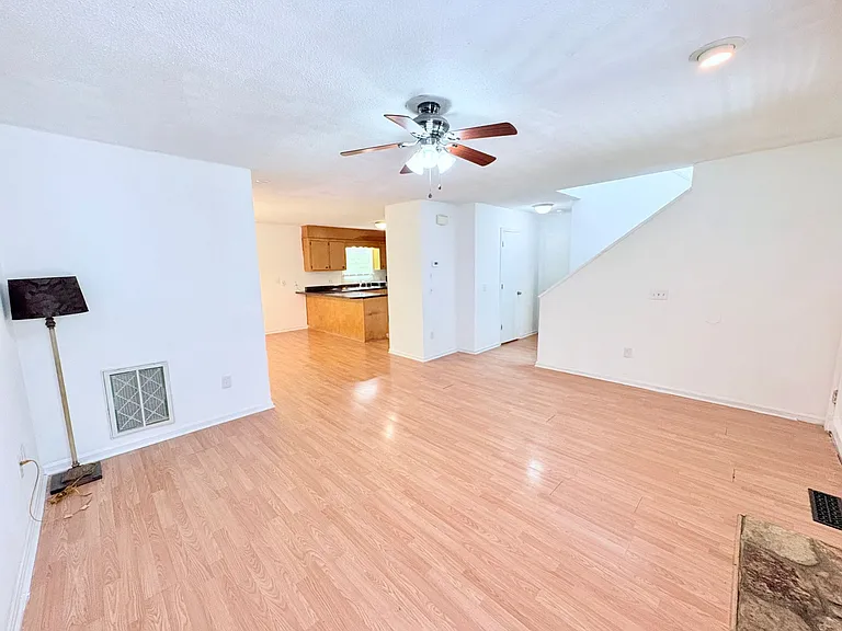 600 Anderson Hwy #611 — Photo 4