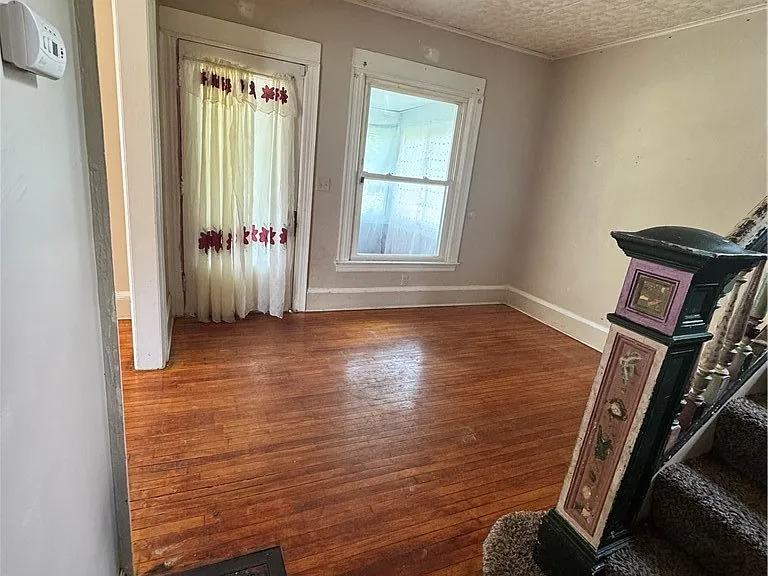 2331 Midland Ave — Photo 3