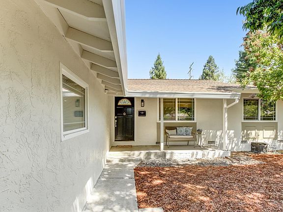 3rd image of 1718 Manzanita Ln