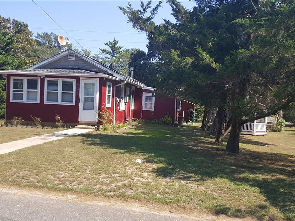 1st image of 601 E Lake Dr