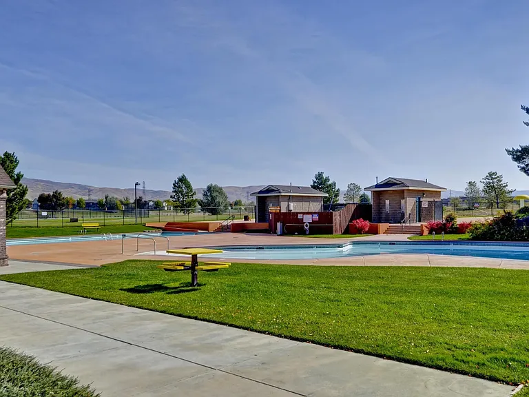 E Anemone Ln — Photo 17