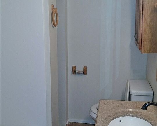 5th image of 244 Trenton Ave