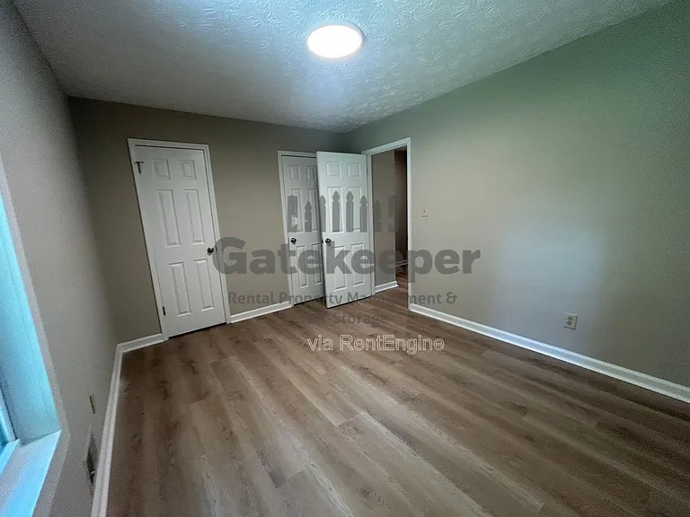 115 Meadowbrook Ct — Photo 8