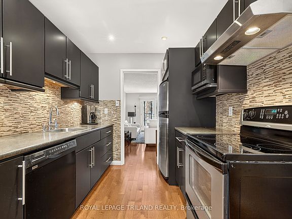 5th image of 676 Wonderland Rd S