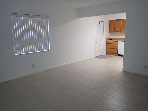 4th image of 151 SW 14th Ct APT A