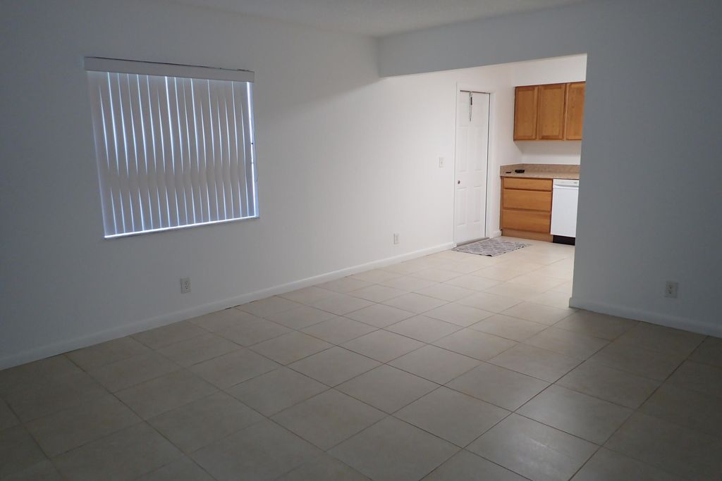 151 SW 14th Ct APT A, photo 4