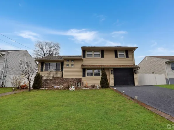 22 Bernath St, Carteret, NJ 07008