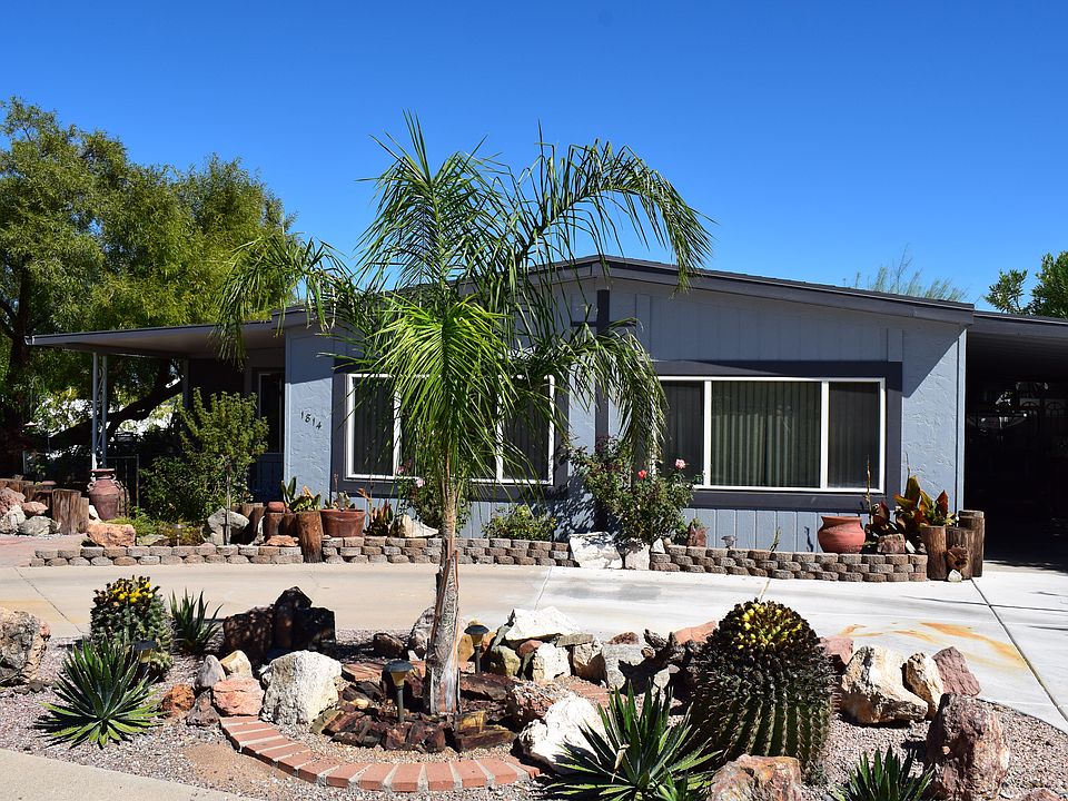 front view-circle driveway