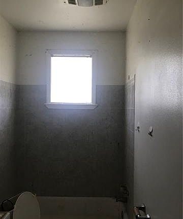 3rd image of 8921 Pear St