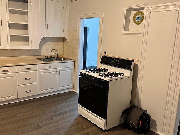 2nd image of 26-28 Wallace St #3