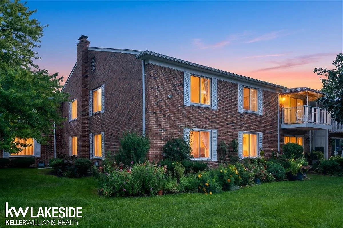 3 bed, 2.0 bath, 1120 sqft, $1,950 — Photo 1