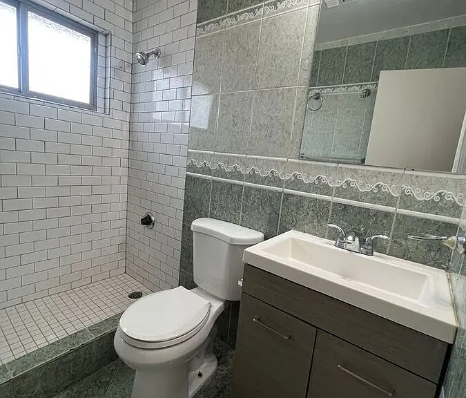 2233 E Wood St — Photo 4