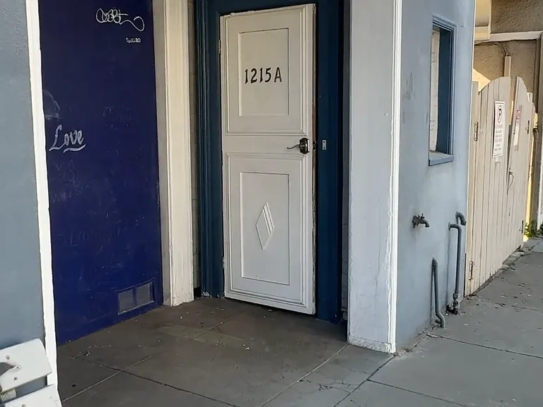 1215 6th Ave #A — Photo 3