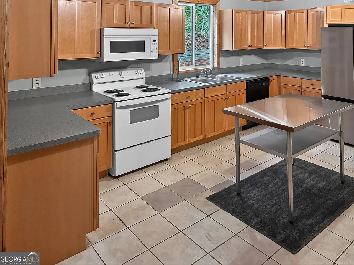 Building Photo - 465 Lakeside Trl