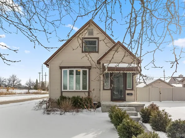 1705 4th St, Wyandotte, MI 48192