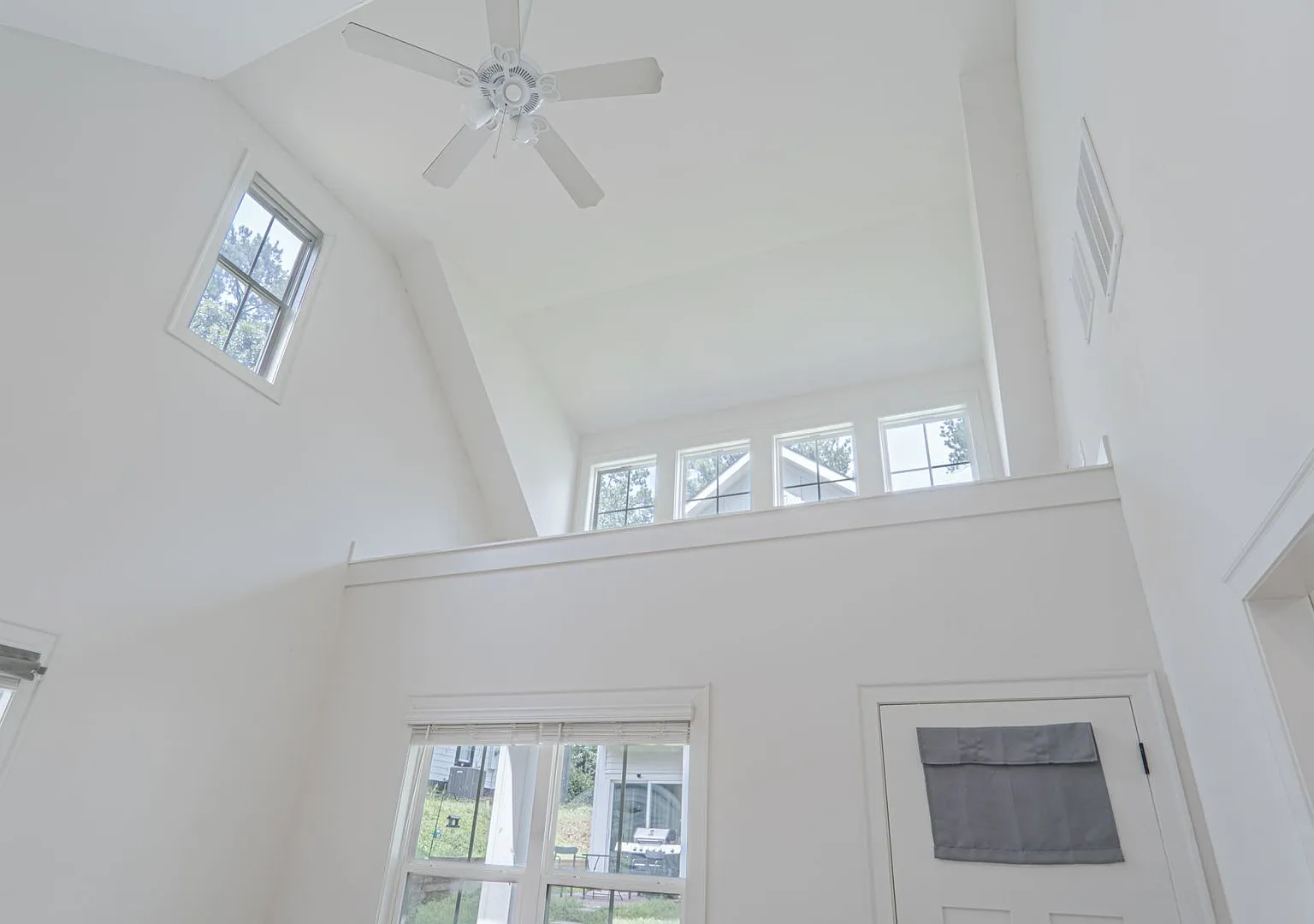 Modern 2Bedroom Retreat Near Westside Reservoir Park — Photo 2