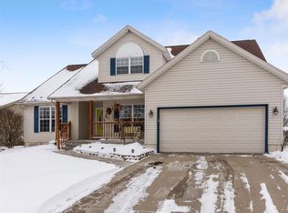 1229 Acacia Dr NE, Cedar Rapids, IA 52402