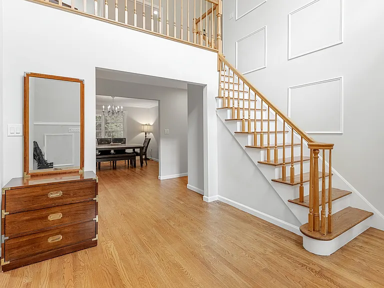 21 Eastway Dr — Photo 5