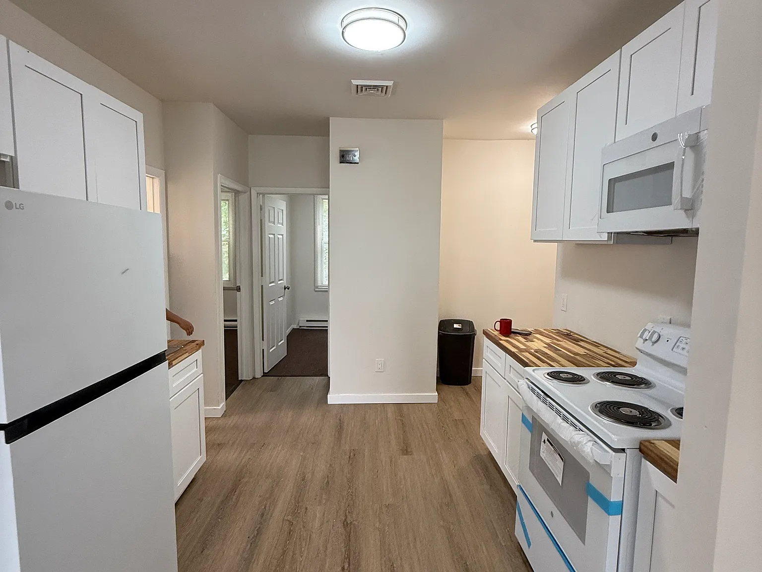 2 bed, 1000 sqft, $1,550 — Photo 2