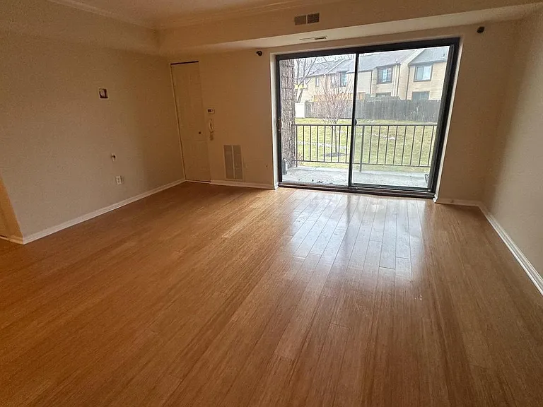 27 Oakridge Dr #2 — Photo 10