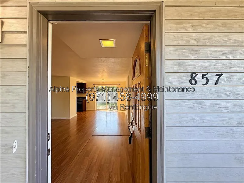3 bed, 2.0 bath, 1656 sqft, $2,750 — Photo 3