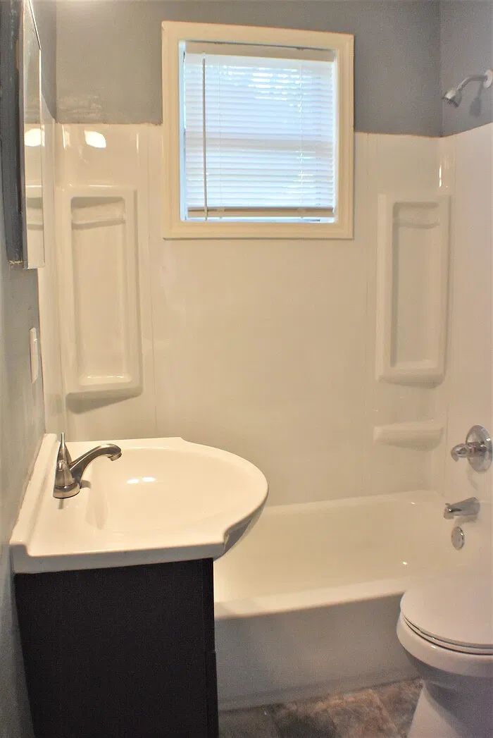 2 bed, 1.0 bath, 910 sqft, $1,200 — Photo 2