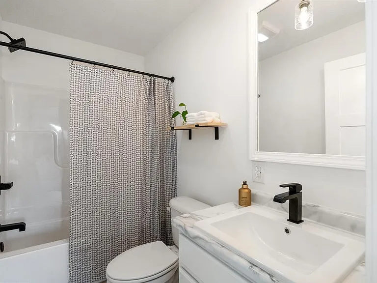 401 Clark St — Photo 20