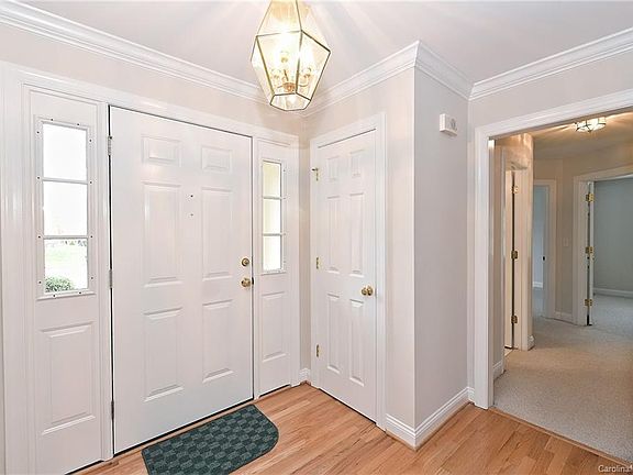 2nd image of 4653 Walnut Knoll Dr