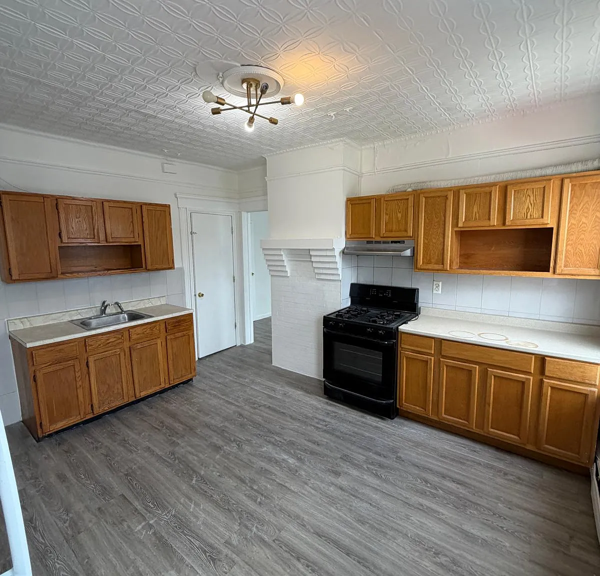 3 bed, $2,300 — Photo 3
