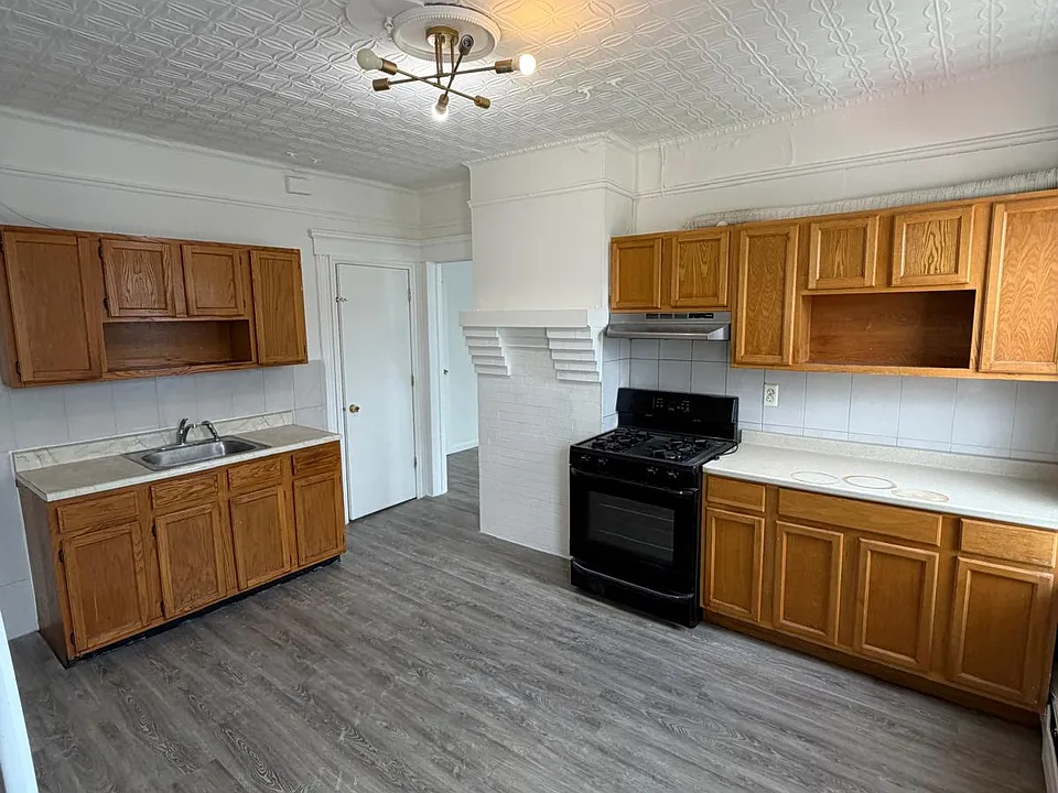 647-649 Montgomery St #2