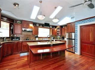 1 Barnaby Ln, Hartsdale, NY 10530