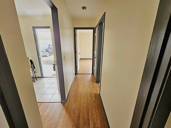5th image of 672 Harvey St