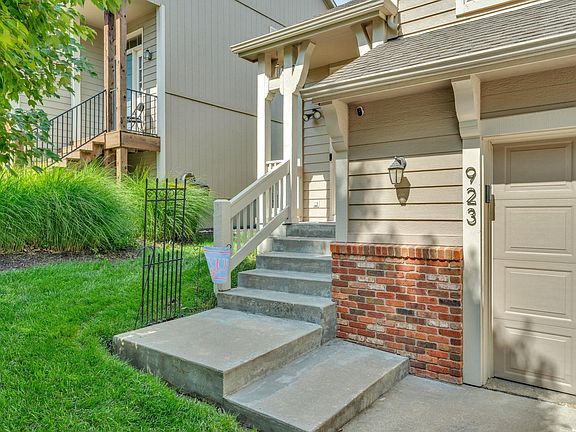 4th image of 923 N Gunnison Way
