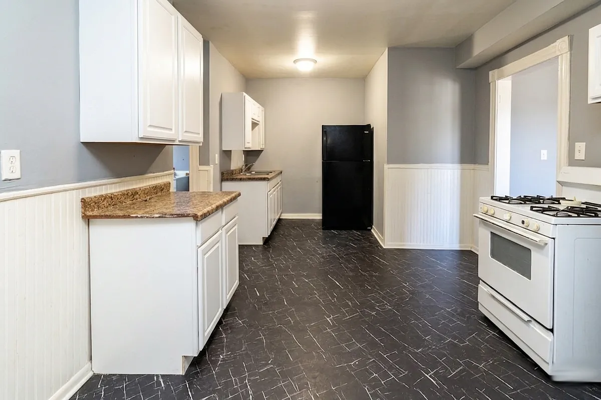 Kitchen - 568 Farrington St #1