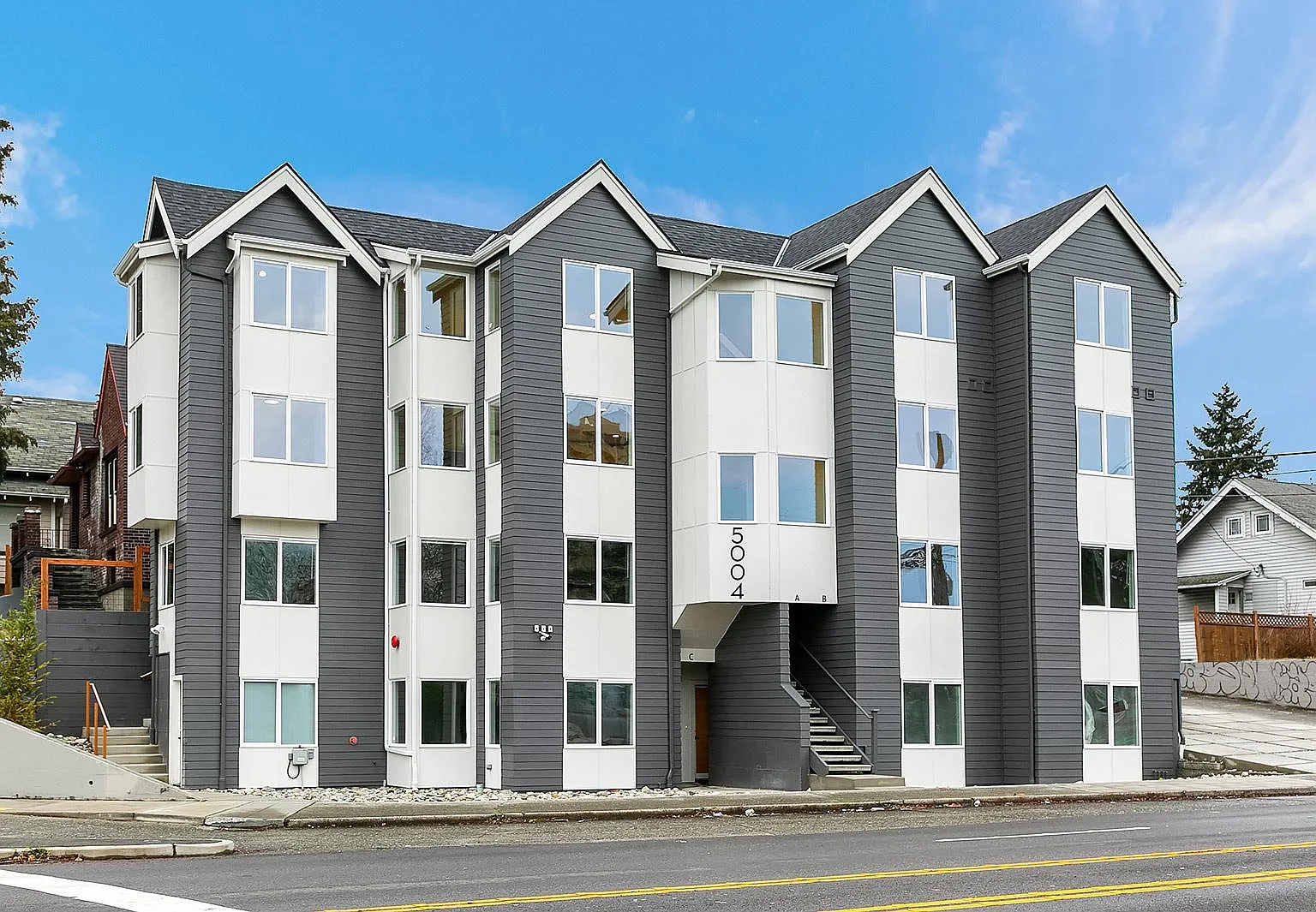 6 bed, 1581 sqft, $900 — Photo 3