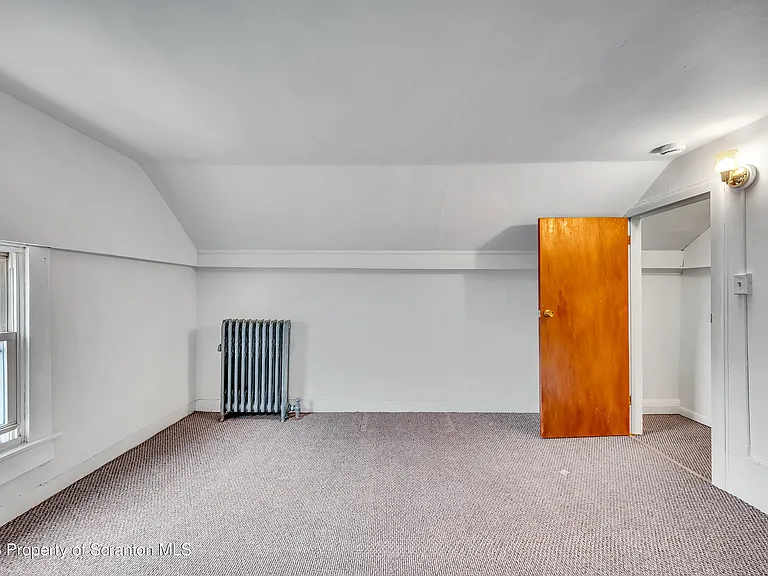 1020 Farber Ct — Photo 14