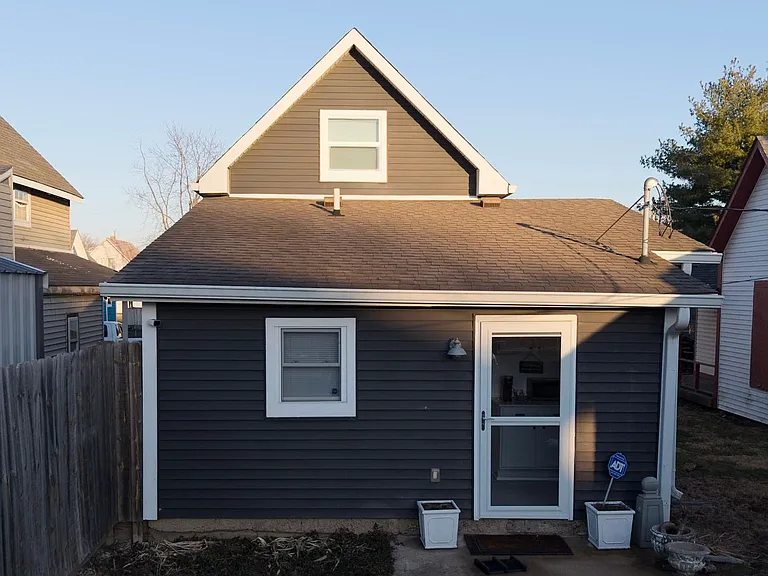 porch area with yard