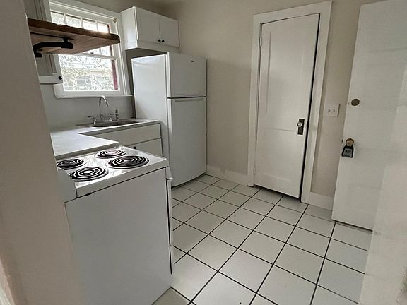 3rd image of 1901 W Dekle Ave #7