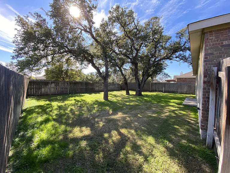 828 Hillrose Dr — Photo 24