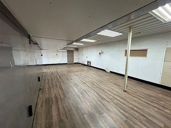 3rd image of 46 Highway 71 Byp S #1