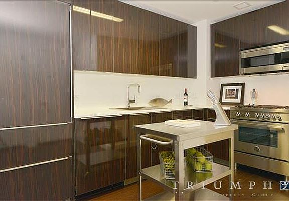 2nd image of 113 Nassau St APT 7G